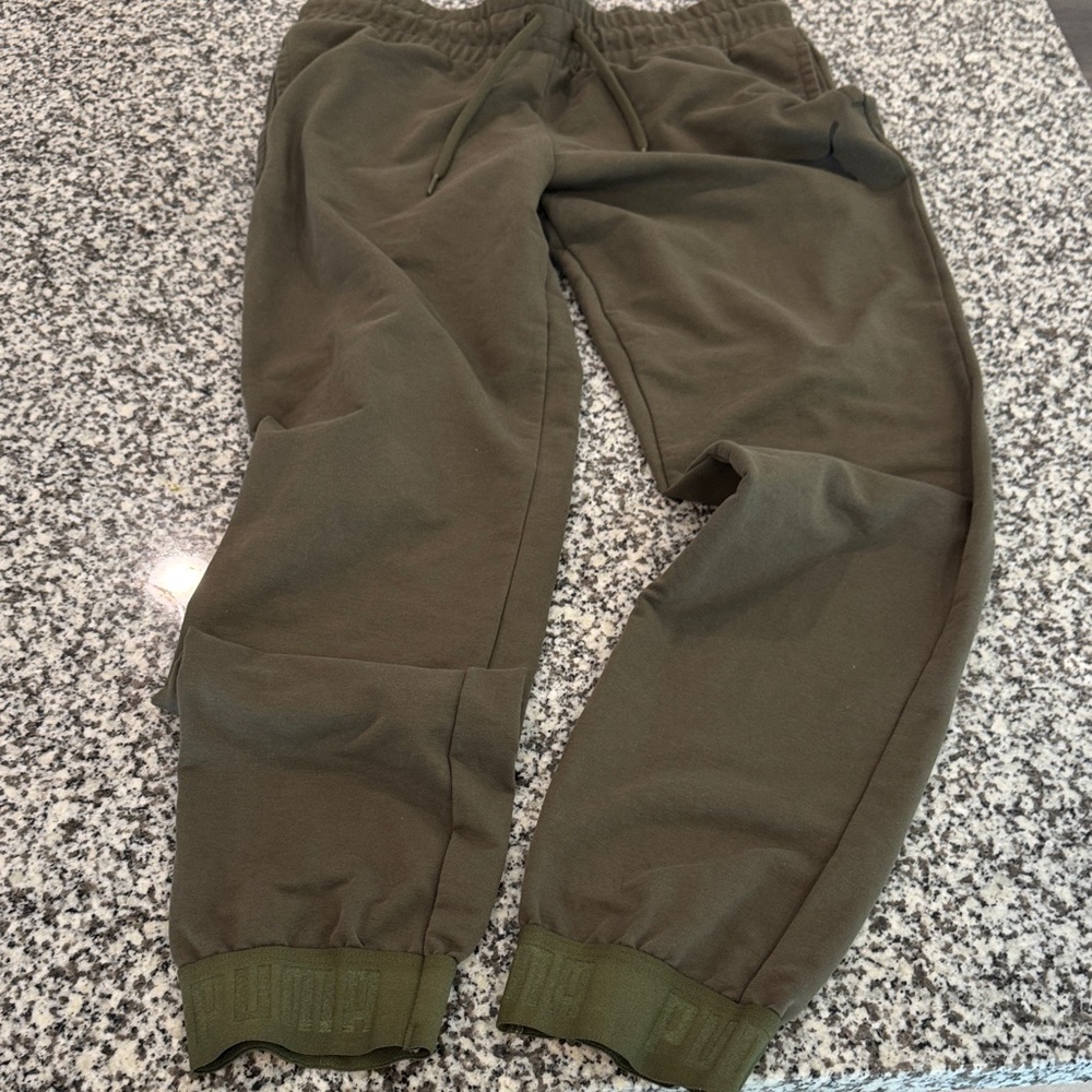 PUMA women Green Jogger Sweatpants full outfit